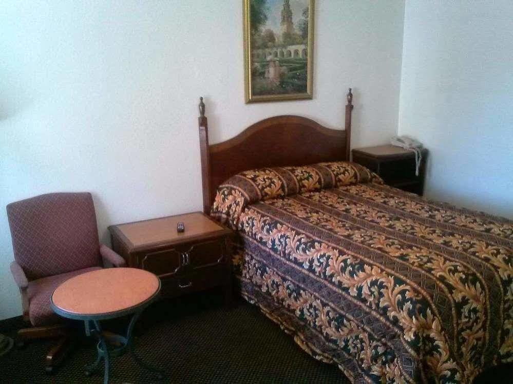 Economy Inn Paso Robles Exteriör bild