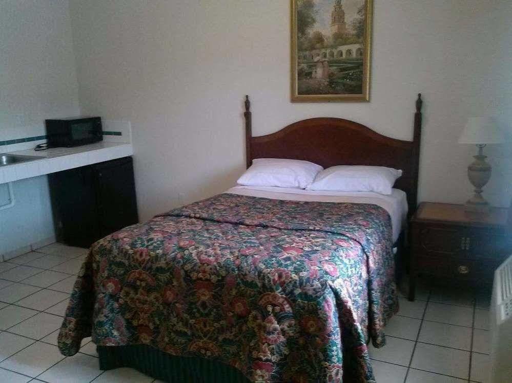 Economy Inn Paso Robles Exteriör bild